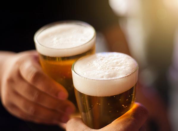 beer glasses clinking