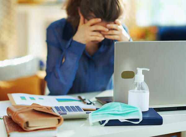 worker_at_desk_headache
